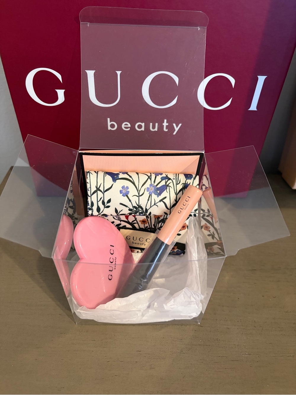 Gucci beauty brush, mirror & jewelry pouch!!❤️
Floral Compact Pouch-Multicolor❤️